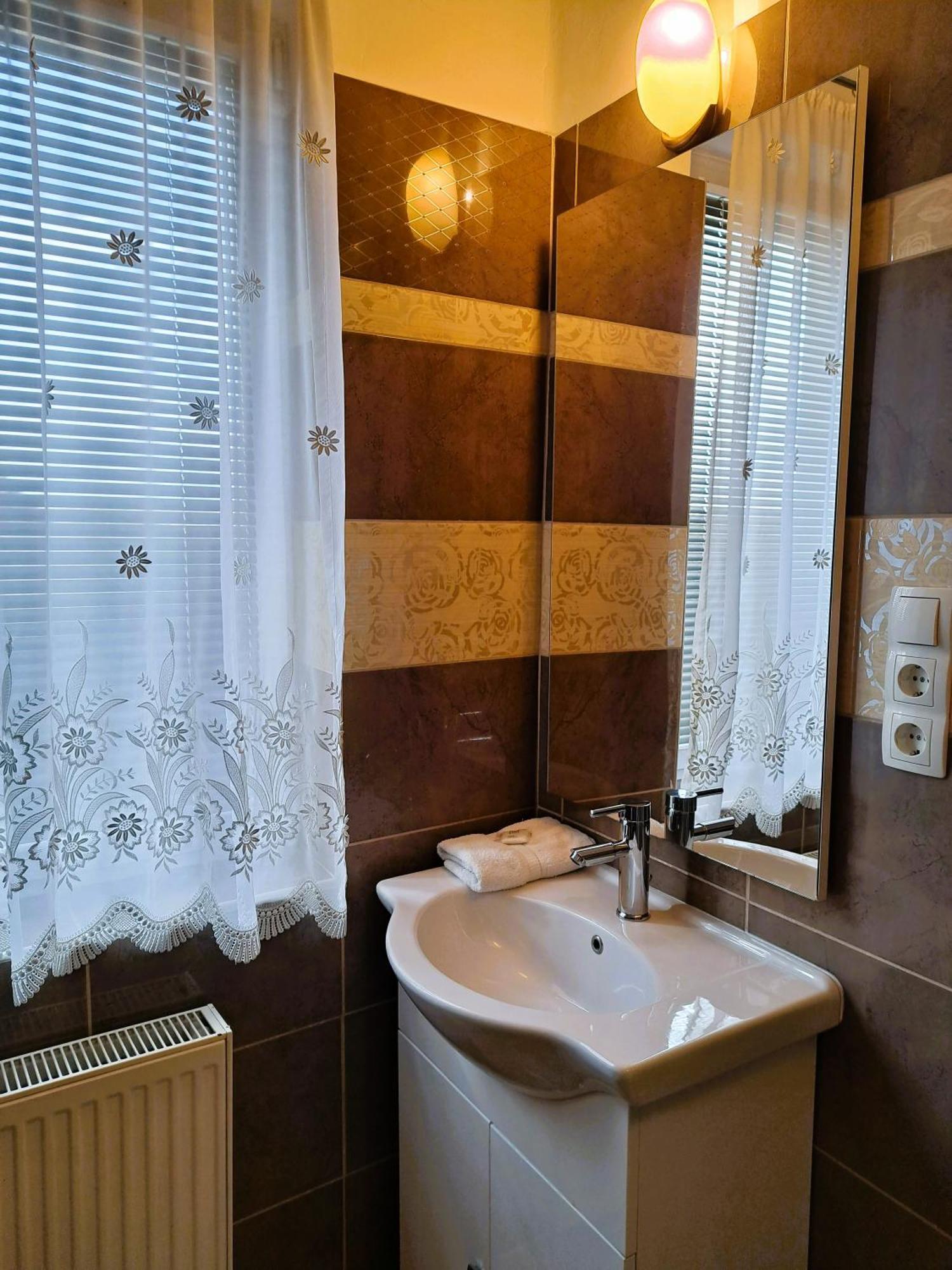 Orient Apartmanhaz Эгер Экстерьер фото